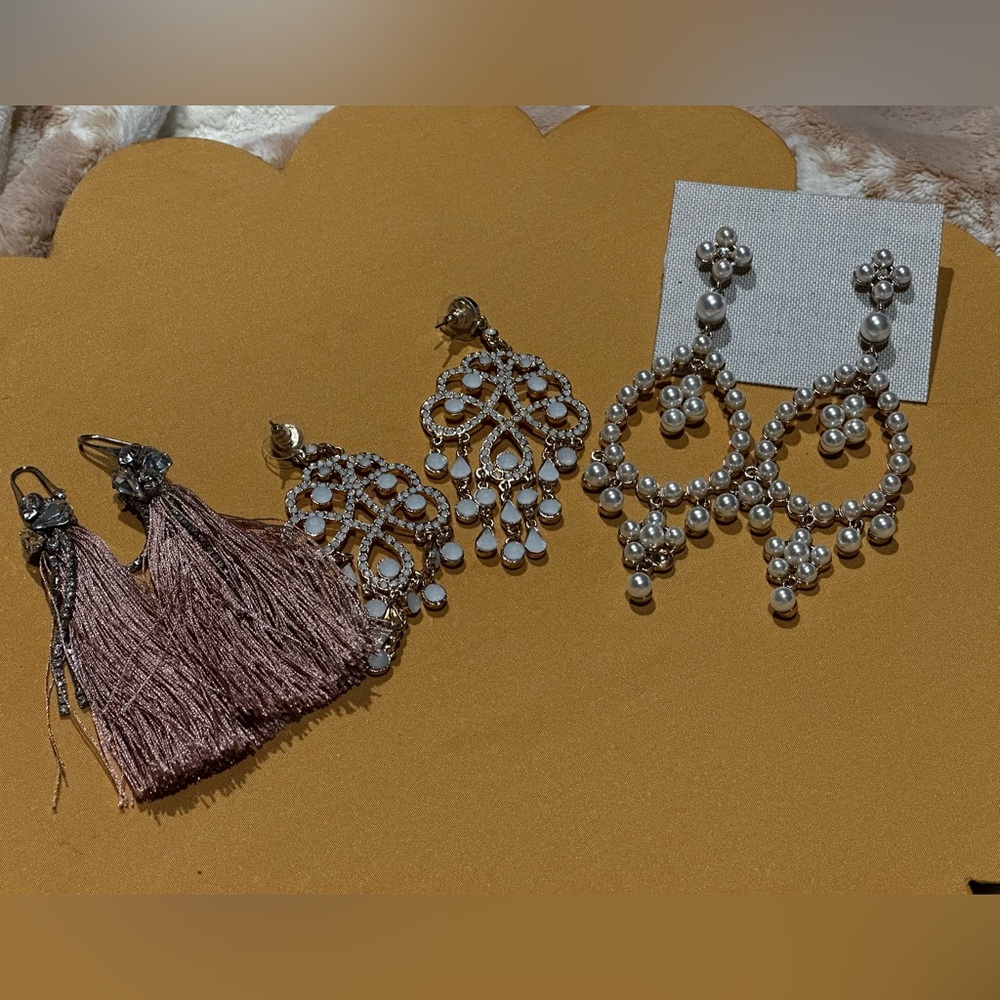 Elegant Pearl and Tassel Earrings Set